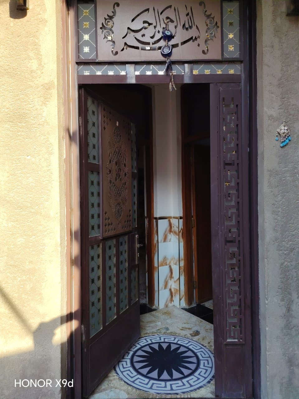 بيت مساحة 200 متر  للبيع العنوان بغداد الشعب قرب سيطرة الشعب القديمة  الرقم ***********
