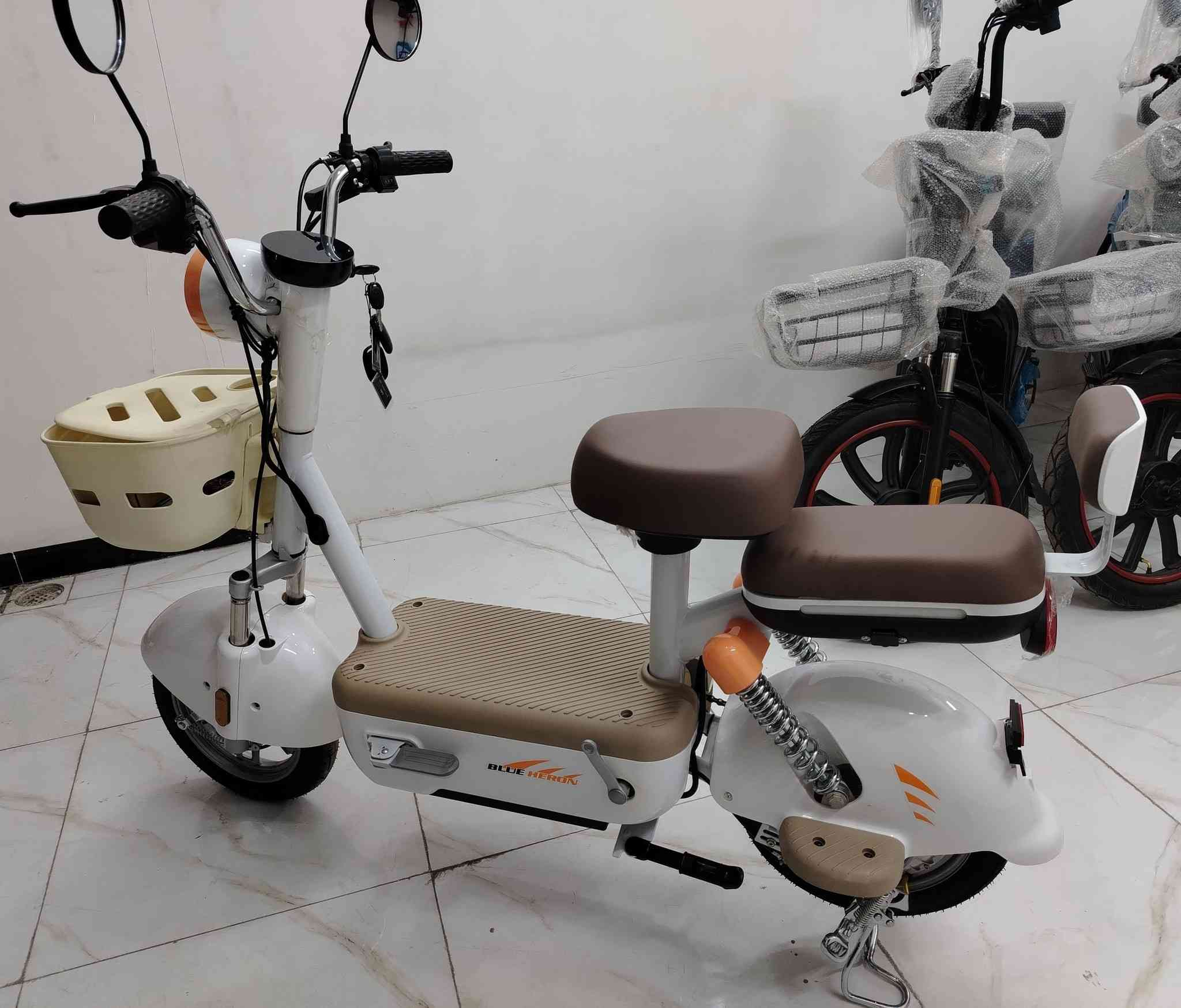 1-دراجات كهربائية حجم 14
2-اربعة بطاريات
3-شاشة ديجيتال LCD
4-لايت أمامي زينون
5-إشارات جانيبة زينون
6-دبلات خلفي امامي استيل
7-تحكم السرعة ثلاثة نمره
8-السرعة 45
9-تشغيل عن كارت و بصمة و مفتاح
10-بلوتوث
11-مقاعد كبيرة الحجم
للسعر استفسار أكثر على أرقام التاليه
واتساب ***********
واتساب ***********
