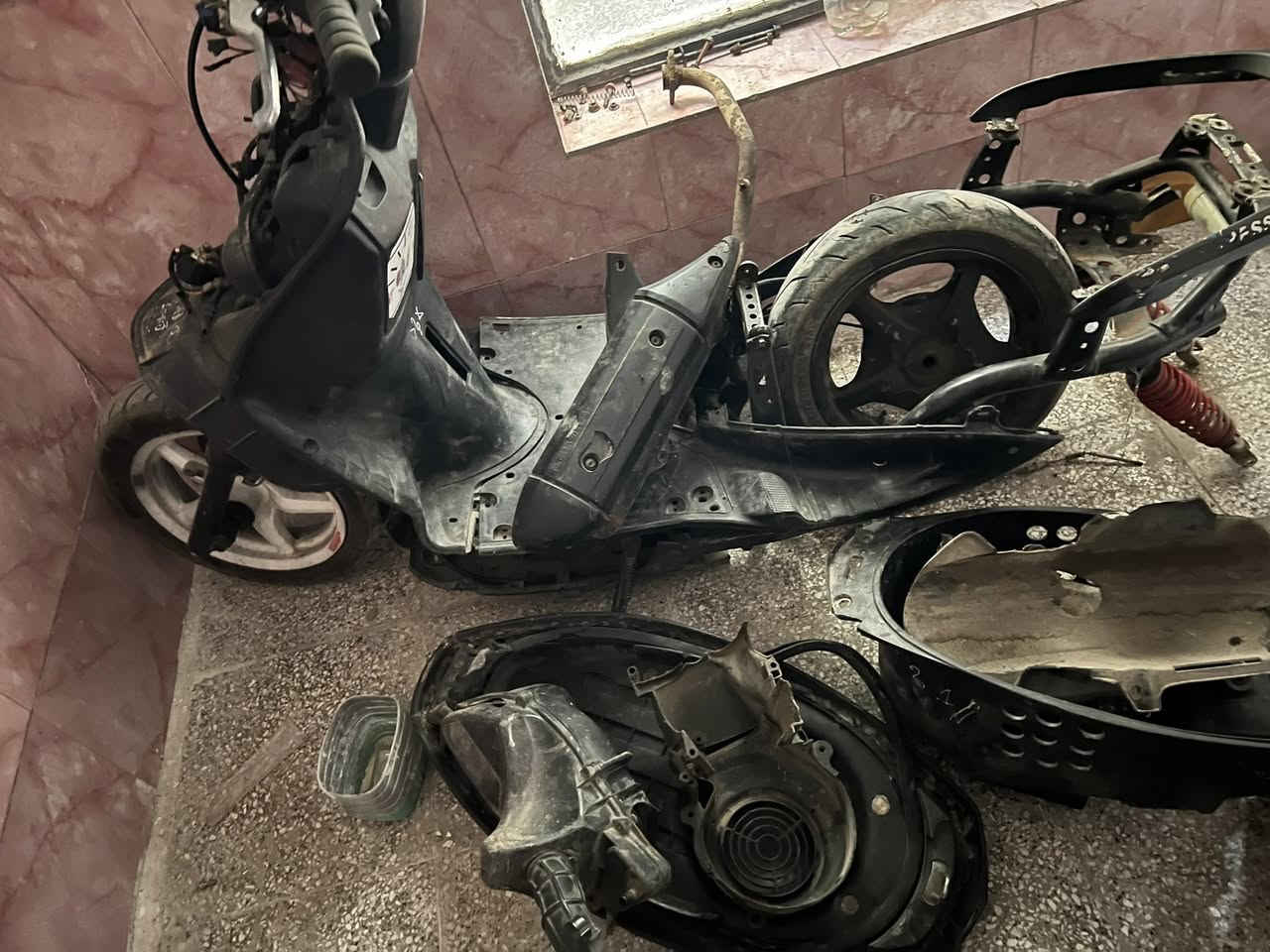 السلام عليكم دراجة سكنزز بدون محرك كوم " حديد هل موجود  السعر 100   وبيها مجال مكاني العبيدي هاذا رقمي ***********
