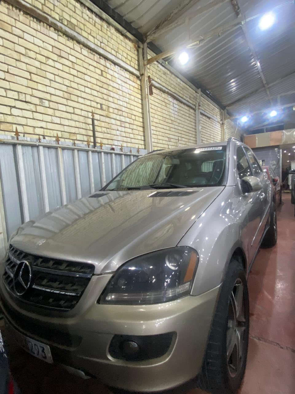 السعر ب ١٠٠ البيع او مراوس
مارسدس Ml350 2007 خليجي فول 

مكينه 6 سلندر فول مواصفات جديده 
فقط بايتين بسيطه صبغ بدون دواخل سياره جاهزه كلشي بالعافيعل ياخذها مكاني بغداد البنوك  ***********
