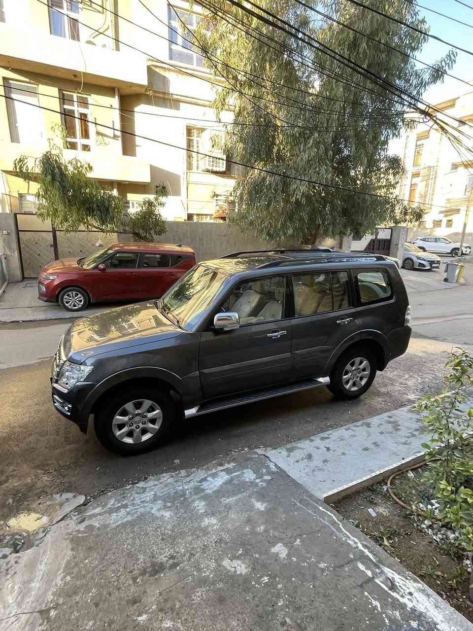 باجيرو 2018 نص فول استيراد الملا مكينة 3500 المرغوب فتحة كشنات مخمل 7 راكب بدون صبغ فقط بارد بالجاملغ الأمامي الأيسر ماشيه 200 الف شلعه معدل وحداديه 80 بالمية رقم سليمانية تواصل واتساب فقط ***********
