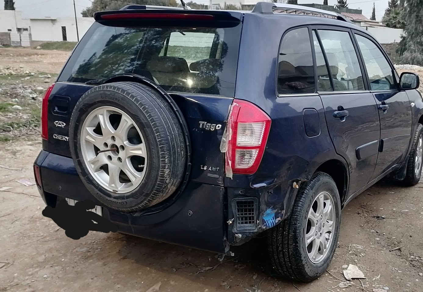 السلام عليكم سياره شيري تيكو 2013للبيع السيارة محرك كير نضيف قطره صبغ مابيه السعر 60وبيه مجال التواصل على الرقم***********
