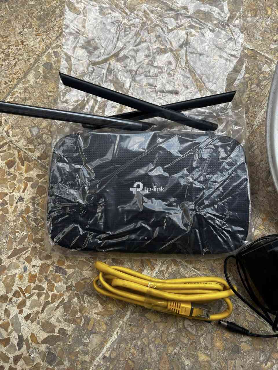 للبيع
ملاحظة مهمه اذا ميعجبك تشتري لا تكسر بالاسعار اعبر المنشور وشكرا

صحن PowerBeam نوعيه راقيه مستعمل نضيف شرط الفحص سعر 75مع المحوله 

راوتر TP-Link الاسود حالته ممتازه استعمال قليل جدا 25الف فقط اخوو الجديد 

الراوتر الابيض شغال شرط الفحص ب7 الاف دينار فقط

تريد تشتريها شلعه كامله احسبلك غير احساب وي كل الملحقات وكلشي شغال على الفحص 

مع 3 كيبلات LAN Cable

للتواصل ***********
