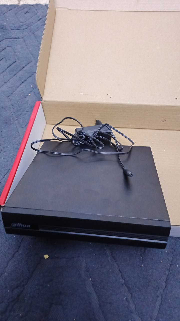 سلام عليكم جهاز كامرات داهوة الأصلي 5 ميكا صورة صوت ثمانيه چنل مامستخدم للبيع ***********
