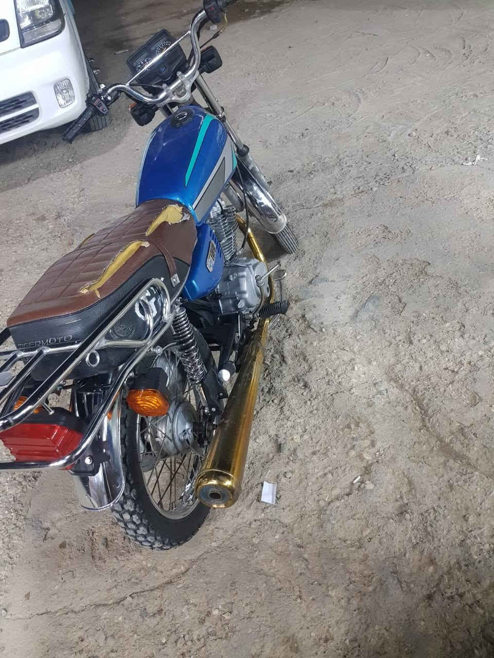 السلام عليكم دراجه خمسه كير للبيع السعر 350وبيهة مجال العنوان واسط العزيزيه رقم الهاتف ***********
