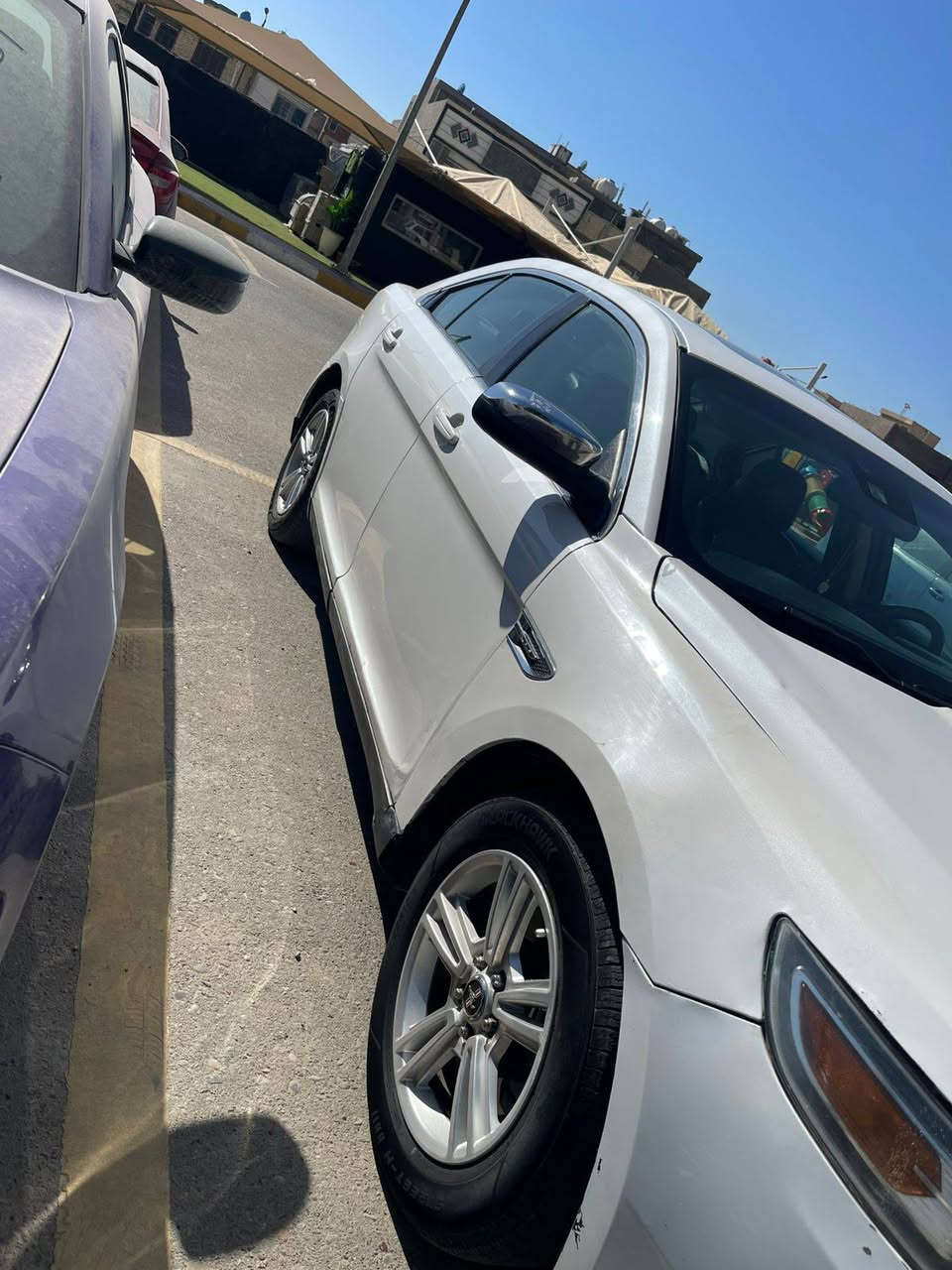 السلام عليكم اخوان للبيع فورد تورس 2012 وارد أمريكي
حادثها جاملغ وبنيد 
رقم بغداد الجديد تحويل مباشر 
محرك 6 سلندر 3500 
السيارة لمتدد فول موصفات 
فتحة 
بصمة 
رادار 
كاميرا خلفية 
تبريد و تدفئة بلكشنات 
زينون بلادي 
سستم صوت سوني 
وبعد هواية موصفات 
السيارة مكفولة كفالة عامة ك محرك وكير وصدر وكلشي جديد واصلي مابيها نقص 
مكاني بغداد حي الجامعة 
للاتصال ***********
