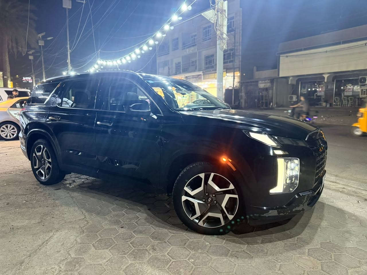 هیوندای بالسايد لمتد موديل 2023

حجم المحرك : V6 3.8L ( 6.سلندر )

المواصفات (LIMITED)

فتحتين سقف
دفع رباعي
شاشة عرض داتاشو
كيج الكتروني 
انارة دشبول
بصمة ابواب
بصمة تشغيل
شاشة دشبول ديجيتال
سماعات هارمان كاردن عدد 
كاميرا 360
شفتات استيرن
هاند بريك بصمة
اوتو بارك (𝐀𝐔𝐓𝐎 𝐏𝐀𝐑𝐊)
اوتو هولد (𝐀𝐔𝐓𝐎 𝐇𝐎𝐋𝐃)
اوتو ستارت (𝐀𝐔𝐓𝐎 𝐒𝐓𝐀𝐑𝐓)
رادار 360
رادار امامي (تحديد مسار)
رادار جانبي  (نقاط عمياء)
رادار خلفي (التحذير من الاصطدام)
حساسات 360 درجة
خمس انظمة قيادة مع دفع رباعي
كشنات (𝐕𝐢𝐩)
كشنات جلد ميموري 
كشنات تبريد تدفئة امامي وخلفي
تحكم استيرن
استيرن هيتر
صندوق شفط كهربائي 
لايتات (𝐋𝐄𝐃) لید عدسة زينون 
بكلايتات (𝐋𝐄𝐃) لید
 ويل كروم 
السعر 223
السيارة ماشية٥٢ الف قابل للزيادة
الضرر جاملغ وبنيد وشوي باللغد تصليح وعندي رصعه بسيطه بالقماره  

السيارة مرقمه بغداد بأسمي 
***********
