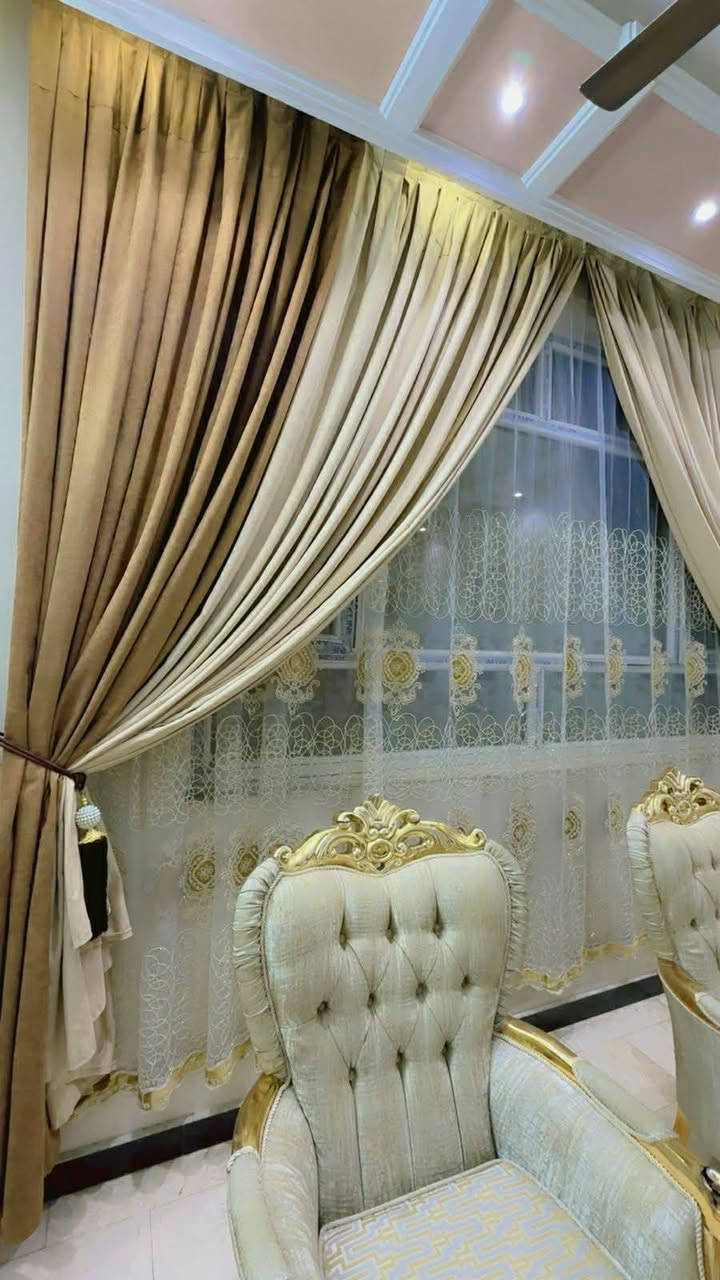 تخم صناعة ايطالي السفنج ضغط طبي يشتغل على الوجهين  عددٍ المقاعد مالته 17مقعد معه طبله وصطيه جديد بعده مكان سيديه  ***********
