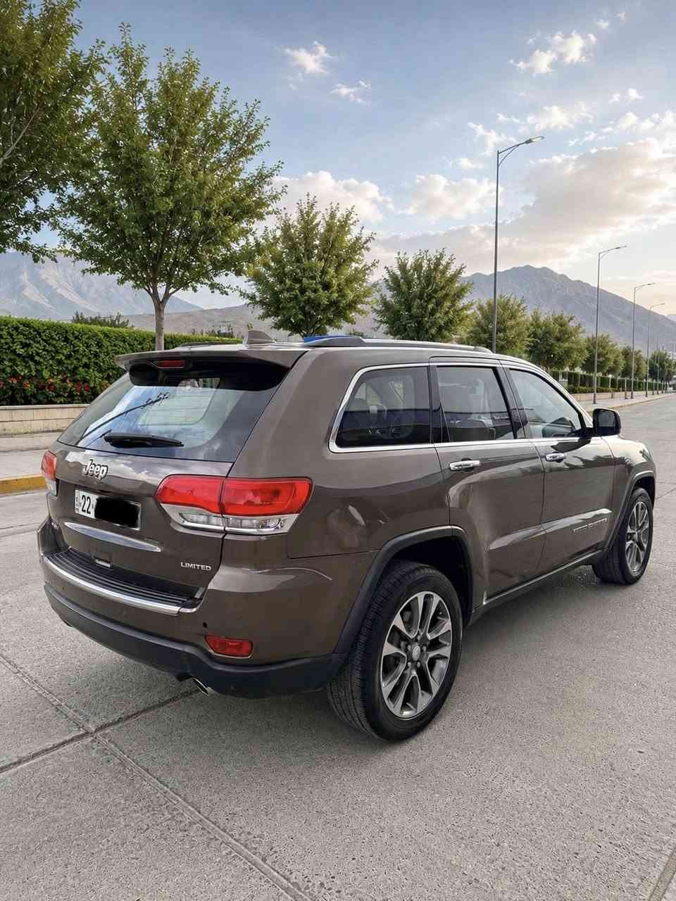 جيب گراند شيروكي 2018 (خليجي وكالة هارلم)
فول مواصفات 4x4 Limited Plus 

دفع رباعي ، بانوراما ، 3 شاشات ، كشنات تبريد تدفئة ، حساسات امامي خلفي

مكفولة كفالة عامة بدون حادث بدون صبغ
حتى الدعاميات بشرط ماشية قليل 57 فقط
سيارة جديدة كلش و متصرف دينار عليهة

كلشي بيهه بشرط كير ومحرك وكهربائيات وصدر بدون نقص

رقم وسنوية وهزة جديدة بأسمي 
مكان السيارة اربيل 

للاستفسار 

***********
