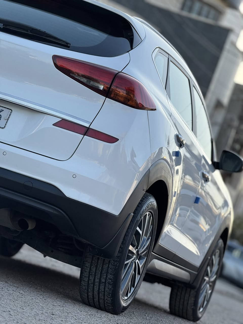 سياره توكسان خليجي موديل ٢٠٢٠
فوووول مواصفات ١/١ عدا البانوراما فقط

⬅️رقم بغداد الدولي الجديد
 مشروع وطني ومجدده ٥ سنوات 
الى سنة ٢٠٣١
ماشية ٤٤ الف كم فقط
السيارة ب اسمي 
وقبل ايام داخلة هزه 
يعني من كلشي كاملة الياخذه مجرد تحويل ثاني يوم

⬅️السيارة مكفوله كفالة عامة

⬅️السياره فول كوري اصلي 
جديدة حتى الغراض والعدة  كلهم بعدهم بنايلون الشركة 
والفابلون مال سيارة
والسيارة تايرات الشركة جواها بس الاماميات امبدلهم
 حتى البصمة الثانية  بعده بنايلون الشركة ممستخدمة

مواصفاته /
بصمة تشغيل
بصمة ابواب
خمس عدسات
٣ انضمة قيادة
٢ كرسي كهرباء
أريل زعنفه
شاشه اندرويد البلادية مال توكسان
الداخل كشنات جلد بعدهم بنايلون 
شاحن واير ليس
٣ لدات امامية الشكل الجديد شكل الكزز
ثلاجه بلجكمجه
محرك ٢٠٠٠ دوش
اي بي اس
فول تحكم ستيرن
الدوسات علامة توكسان الضوئية
حاجب نهاري
كشافات زينون
الدشبول والغرفه الداخلية كله صاج
حساس خلفي
كاميرا اماميه تسجيل
كاميرا خلفية دوارة
مري شفط ويا القفل
سايد بريك بلرجل 
نضام ترحيب
ويل ١٨
مخرج Aux 
مخرج usb
لد امامي 
مثبت سرعة
اشاير بلمري
يدات نيكل 
قطعتين تبريد

⬅️والسيارة ع ايد وحدة من طالعه من الشركة 

⬅️ بعده النايلون بلسيارة واكو فابلون على السيارة الخارجي والداخلي بعده موجود ب اكثر السيارة والكشنات

⬅️ مكان السيارة بغداد
والسيارة داخله هزه جديد قبل ايام
ومجدد السنوية ٥ سنوات 
ومتحول الرقم الجديد 
يعني الياخذة مجرد تحويل

السياره سعره ٢١٢ ورقه 
( دفترين و ١٢ )
مكان السيارة بغداد
وهذا رقمي 
***********
