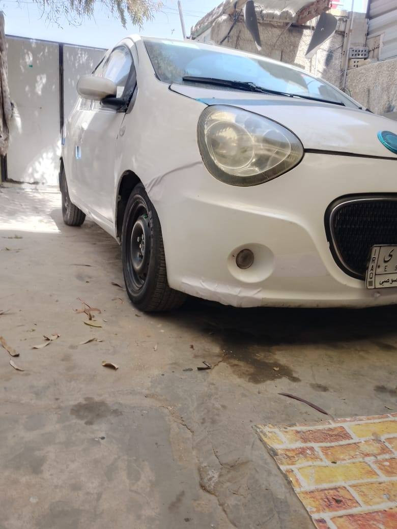 السلام عليكم بانده موديل ٢٠١٣ مال مصرف سياره جديده وجاهزه مكفوله من لضربه لقويه ولكص تخم تاير جديد حداده جديده خلفي امامي كهربائياتهة كلهة شغاله سياره مال جناي عندي بس لمكينه بيهة تبخير اوكع فلوس لمكينه السعر ٢٥ عنواني بغداد لتصال ***********
