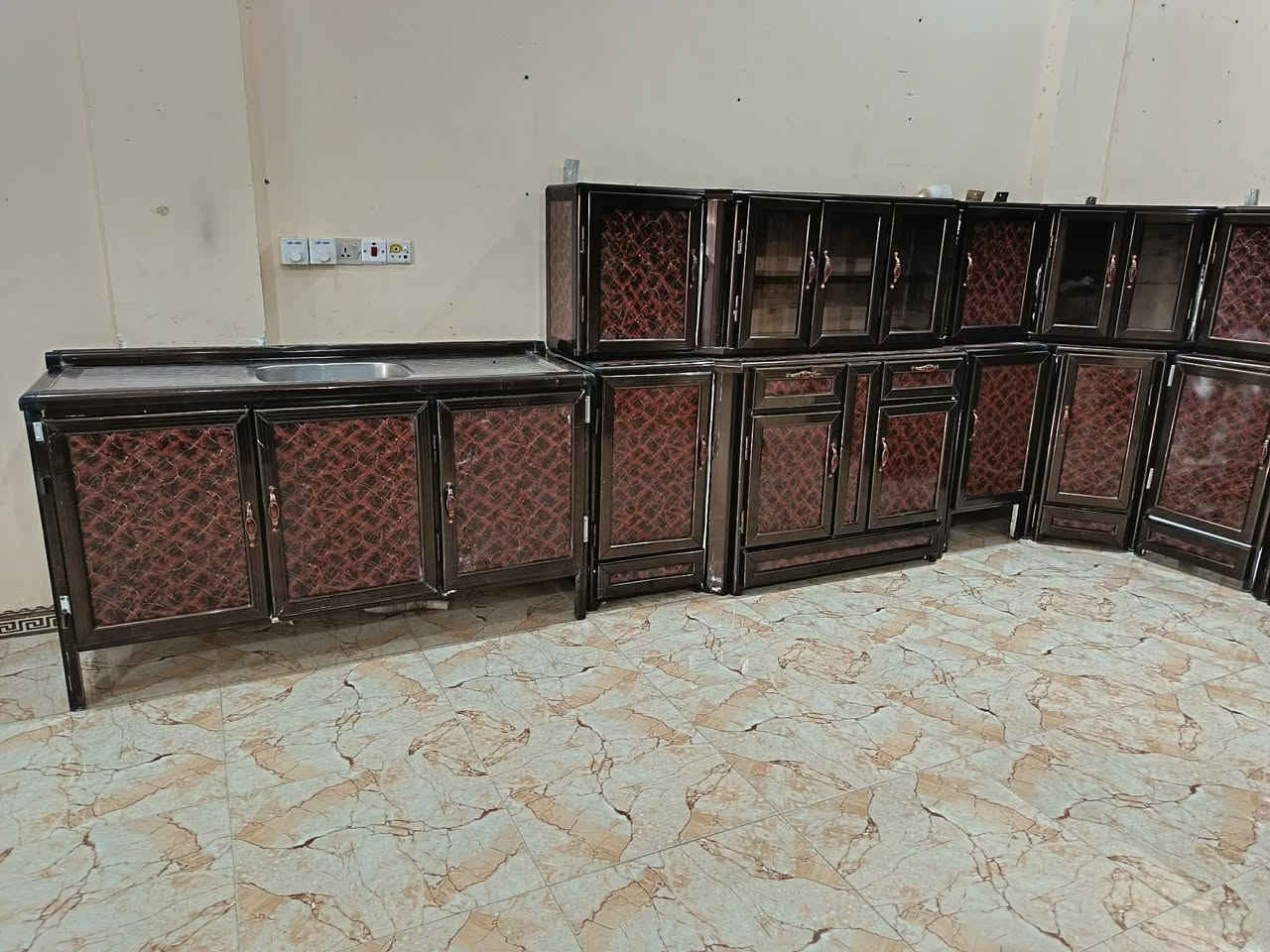 معرض ابو عبدالله للاثاث المنزلي 🔥 
تم وصول وجبه جديده من كاونتر مستخدم حطاطه شرط 8قطع نظافه 90٪ زورونا تجدون ما يناسبكم العنوان تكريت الديوم بلقرب من اسواق الزوبعي للاستفسار خاص او اتصال *********** متوفر وتساب
