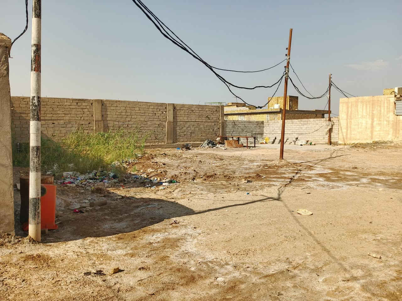 دونم للبيع فيه 3 بيوت وباقي منه 5قطع في حي القصور بناء حديث كامل الخدمات
للاتصال ***********

