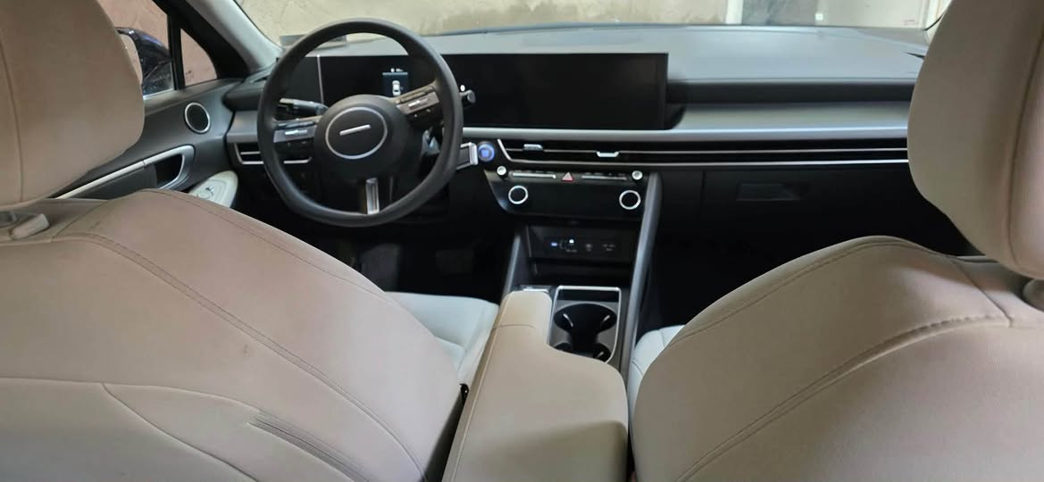 للبيع. هيونداي سوناتا موديل 2024 رقم قادسية معوقين السيارة. بيها فقط الجاملغ جهة السايق مبدل نفس اللون والباقي كفاله. مابيها اي ضرر مكينة 2500. ماشية 8 الف فقط. يعني اخت الزيرو فول مواصفات عدا الفتحة السعر 193 ورقة مكاني. بالديوانية للاستفسار اتصل. *********** غير متواجد ع الفيس ديوانية, القادسية
