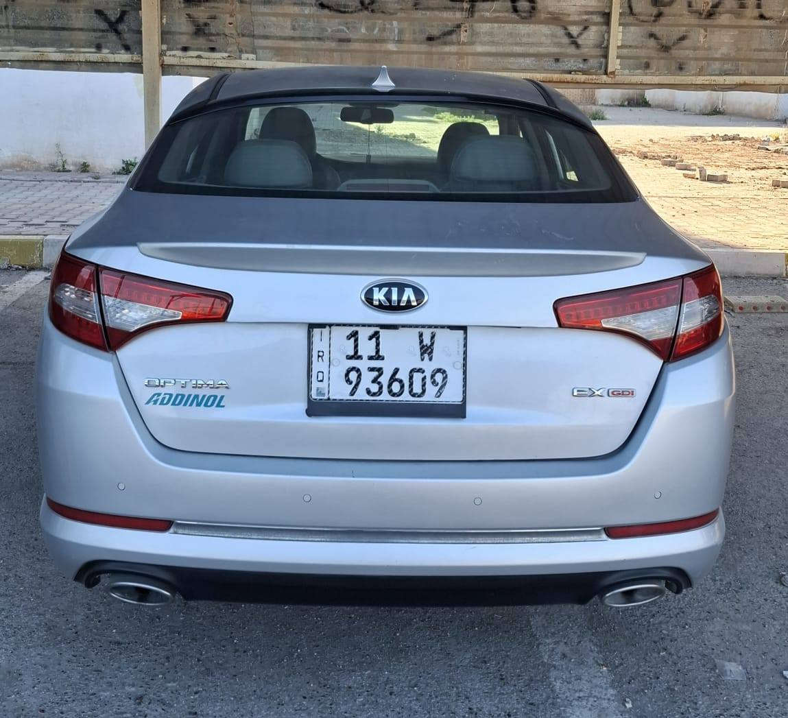 اوبتما موديل ٢٠١٣
لون سلفر
رقم بغداد انكليزي 
السنويه بأسمي لحد ٢٠٣٠
وارد امريكي حادثها باب خلفي وجاملغ خلفي جهة السائق 
الباب مبدل اصلي والجاملغ مصبوغ 
بدون دواخل 
ايرباكات سليمه 
المسافه المقطوعه ٦٣٠٠٠ ميل
محرك ٢٤٠٠ GDI
كشن السائق كهربائي
تبريد قطعتين 
شاشه 
بصمة تشغيل وبصمة ابواب 
اريل نافكيشن
تشغيل واطفاء عن بعد 
مري شفط واشاير بالمري 
شاشة اعطال 
رسالة ترحيب
حساسات اماميه وخلفيه 
كاميرا أماميه وخلفيه
مانع انزلاق 
شفتات سرعه
نظام ايكو
كشنات جلد 
ويل كب كروم ١٧
سويجات بصمه عدد ٢
سياره مال بيت ما متعوبه
الملاحظات:-
الشاشه بيها عطل اللمس ما يشتغل بس الصور تنعرض عليها وممكن خصم تبديلها من سعر البيع..
سعر البيع ١٣٥ ورقه وبيها شويه مجال.
***********
بابل الاسكندريه المحمودية, بابل
