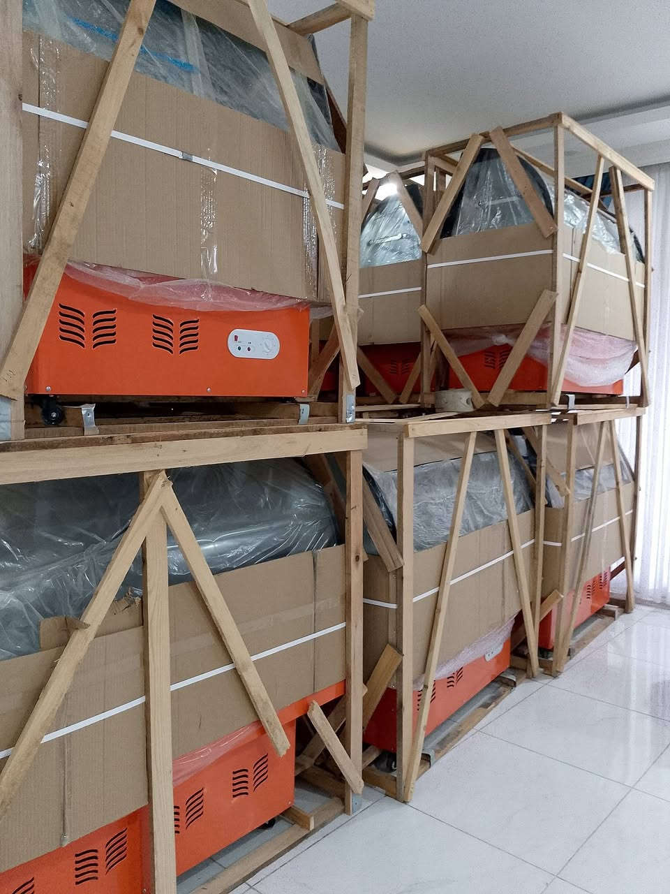 براد مقبلات و آيس كريم بكافة الاحجام متوفر توصيل لجميع المحافظات للتواصل واتساب ***********
