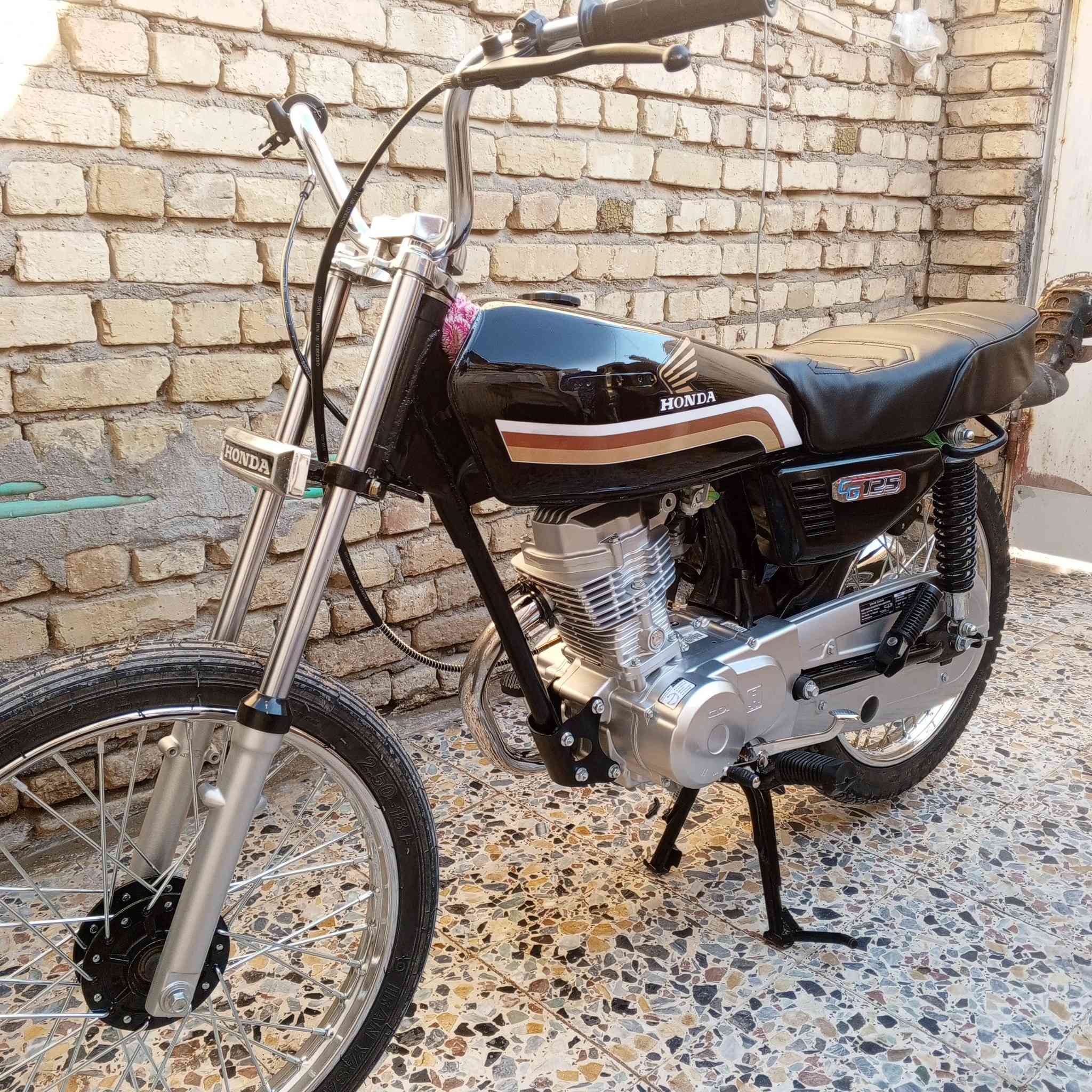 سلام عليكم شباب لدراجه للبيع صارلهه 12 يوم من تعمرت مكينه نامه وشاصي نامه بدون اوراق السعر 825 وبيهه مجال وهاذ رقمي *********** واتساب موجود
