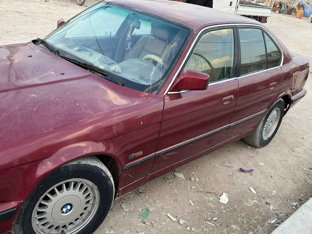 سياره للبيع بيم موديل 92 تخم تاير حداديه جدد محور مكينه وكير 3000السعر 45وبيه مجال للطيبين المكان البصره للستفسار اتصل ***********
