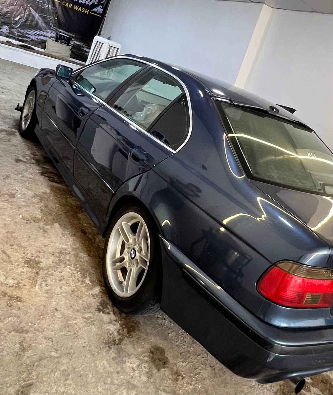 سەرەتا بەناوی خوای گەورە 
بیئێم سەقەر مۆدیل 2001 
مەکینە 528 
گێرو مەکینە بەشەرت
سعری 45 گلا معامەلە گۆرینەوە دەکەم لەسەر دلگرتن 
تەبریت لە سەر سویچ ساردو گەرم بەشەرت
سەیارەکە مەنەفیستە مەنەفیستەکەی بزر بوە 
بە علوج دەی فروشم بەشەرتی کیشەی مەدەنی
سەیارەکە فول فولە بەس سلایت نیە
سەقفو حیزام بشرت دەعمو لیدراو بشەرت 
سەیارەکە لۆک لۆکە وەک سفر وایە 
شوین کۆیە موشتەری تەلەفون بکە: *********** كويسينجاك, أربيل
