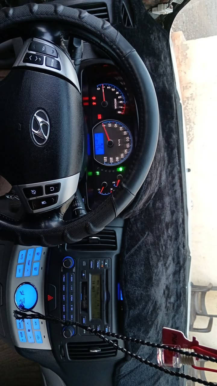 ‎بــــــــۆفـــــــــرۆشـــــتن 📢.
‎بڕاوەی دووبـەی 👑.
‎لــــۆۆۆۆۆۆۆۆک وەک شەریکە ماوەتۆ 📦📦.
‎سەیـەرەکە ماڵی دۆستە یەک دینار مەسرەفی تیا نەماوە سەقفـی شوشە نەبێ نەتەوێ
‎گێـڕ و مەکینەی وەشەرت  
‎لەڕاستی جوانترە نەک بڵێی بەس ڕەسمە
‎تـایەو ویـلی لۆکککک🛞🛞. 
‎ناو دەرەوەی لۆکە ماشاللە   
‎زەمانی هەموو شتێکی ئەکەم👍🏻👌🏻.
‎مەکینەو گێڕی وەشەرتە تەبریدی سارد و گەرم جایزە
‎سەیارەکە مۆدێلی (2007)یە 
‎سەیارەی مەعرەز نیە ماڵی دۆستە
‎بەدوای عەیبا مەگەڕێ ڕۆن و پاتری تایەو ویلی هەردوو جامی هەڵگیراوە هەمموی جایزە  
‎یەک تەقەو ڕەقەی تیا نیە برێکی مەسبووتە تیایە
‎لە دووكانه
‎ئەوە ڕەقەمەکەمە یان ئەدم بۆ بنێرە لە خزمەتام موشتەری نیت سەری خۆت و منیش مەهێشێنە
‎*********** واتس ئاپي له سه ره
