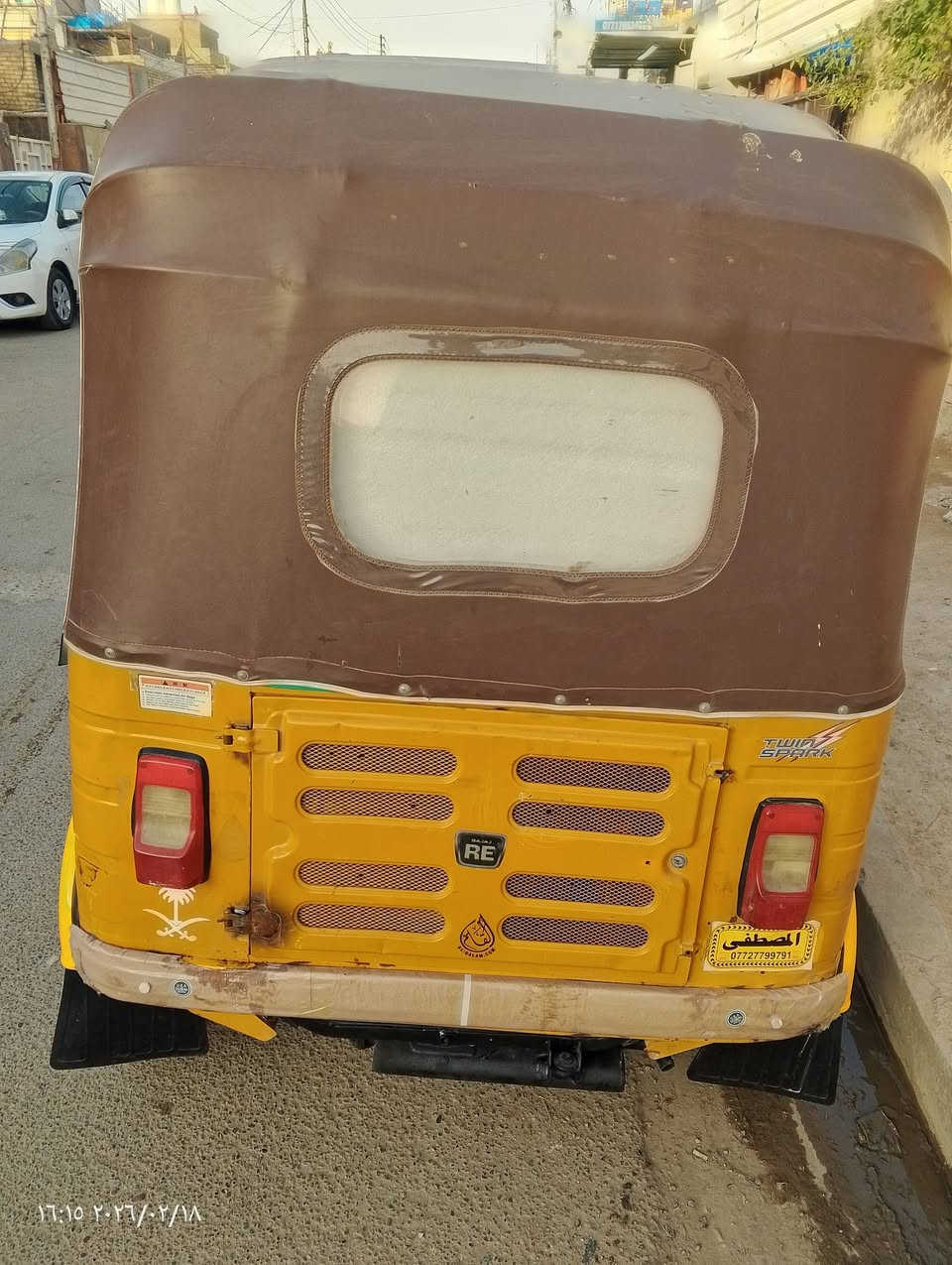 سلام عليكم تكتك موديل عشرين رقم وسنوية تحويل مباشر
كير محرك اكسن نضيفات 
كهربائيات شغالة
كشر لغد معمر ولغد مرشوش جمالية  ودواسات معمرة  ولباغي كفالة 
السعر 6ملايين وبية مجال قليل 
 المكان بغداد كمالية 
هاتف ***********
