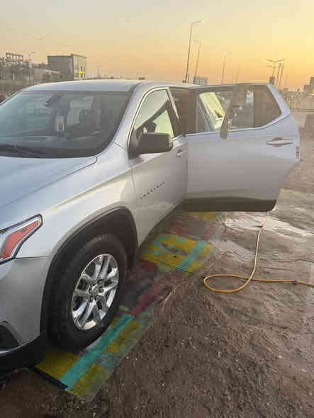 ⭐️ للبيع: شيفروليه ترافيرس 2021 

• الموديل: شيفروليه ترافيرس
 (Chevrolet Traverse) 2021 ✨

• المحرك: 3600 سي سي (قوي واقتصادي) ⛽️

• ناقل الحركة: قير 9 سرعات ⚙️

• اللون: سلفر (فضي) 🩶

🛡️ المواصفات والمميزات الحديثة:

• الدخول الذكي: 4 بصمات على الأبواب + بصمة تشغيل 🔑

• السعة: 7 ركاب (مقاعد عائلية واسعة)👨‍👩‍👧‍👦

• التكنولوجيا: شاشة كبيرة، ميزة التعرف على الأعطال في السيارة 🖥️

📍 الحالة والأوراق الرسمية:

• المسافة المقطوعة: 123,000 كيلومتر 🛣️

• حالة الضرر:
• ضربة أمامية بسيطة في أمريكا (مُصلحة).
• التصليح كان بارد (سحب بدون صبغ) مع تبديل للبنيد (غطاء المحرك) فقط.

• الترقيم: رقم بصرة دولي (جديد) 🇮🇶

• الملكية: باسم صاحب السيارة مباشرة (تحويل فوري).
💰 السعر والتواصل:

• السعر المطلوب: 230 ورقة ($23,000) 💸

• ملاحظة السعر: يوجد مجال للتفاوض عند الاتصال 🤝.
📞 للتواصل والاستفسار، يرجى الاتصال على الرقم التالي:
*********** 📞
