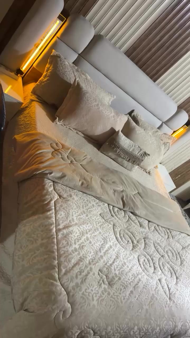 سلام عليكم غرفه نوم للبيع  مصار لهه شهر وصل مالتهه موجود لي يريدهه يدخل خاص  رقم  الاتصال ***********8 بيع مستعجل  وصل مالتهه موجود
