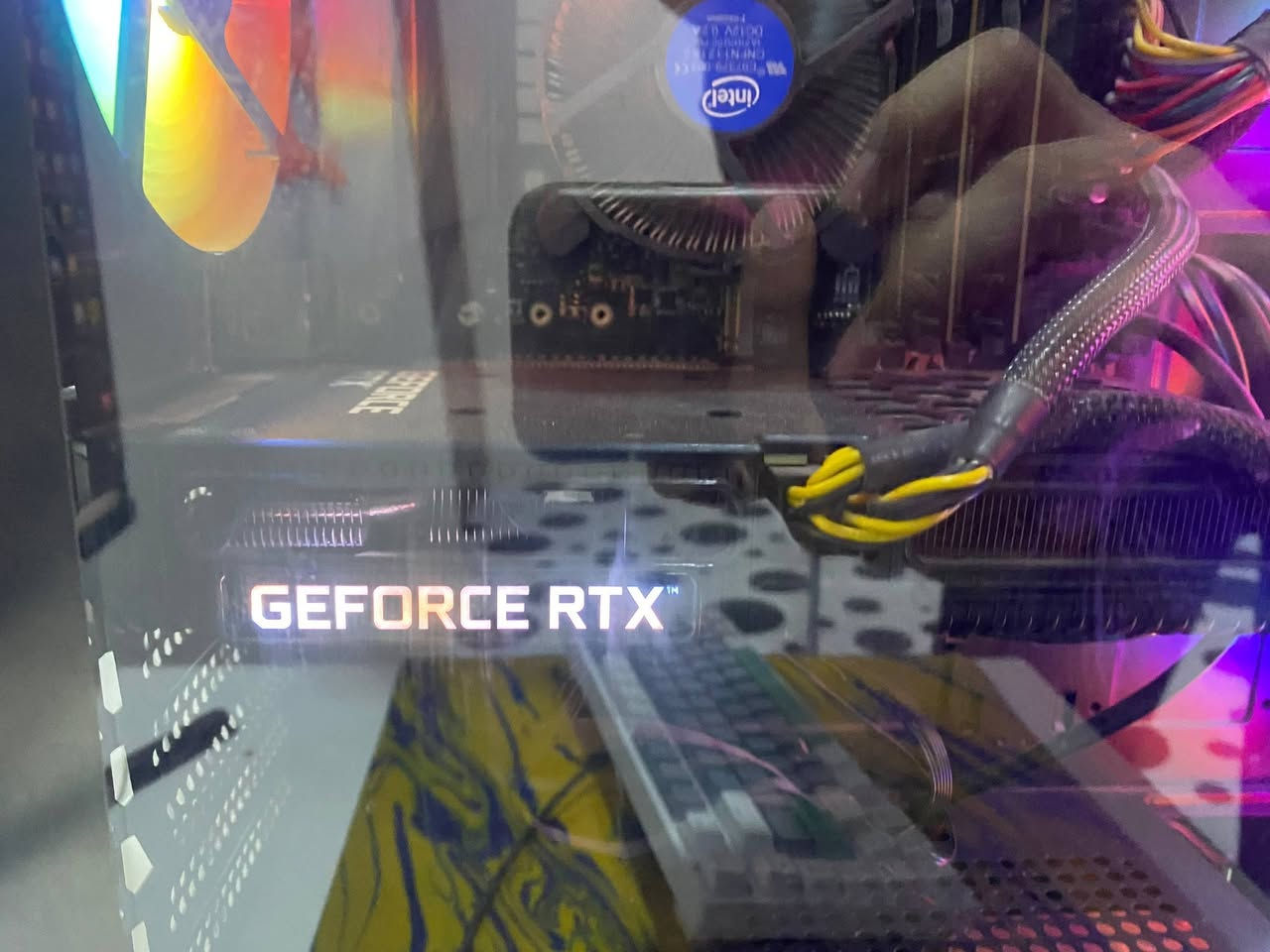 مواصفات التجميعة (الكيس والشاشة)
المعالج: Intel Core i5-9400F

​كرت الشاشة: NVIDIA RTX 3050 8GB

​الرام: 16GB DDR4 (2x8) 3200MHz

​المذربورد: MSI Z390M-S01

​التخزين: SSD 256GB (للنظام) + HDD 1TB (500GB x2)

​الباور والكيس: Power 500W + Case Galaxy

​الشاشة: MASS 24" / IPS / FHD / 144Hz

​النظام: Windows 10 Pro 

​💰 تفاصيل الأسعار (بالدينار العراقي)

​سعر الكيس (وحده): 700 ألف

​سعر الشاشة (وحدها): 125 ألف

​العرض الكامل (كيس + شاشة): 800 ألف
***********
