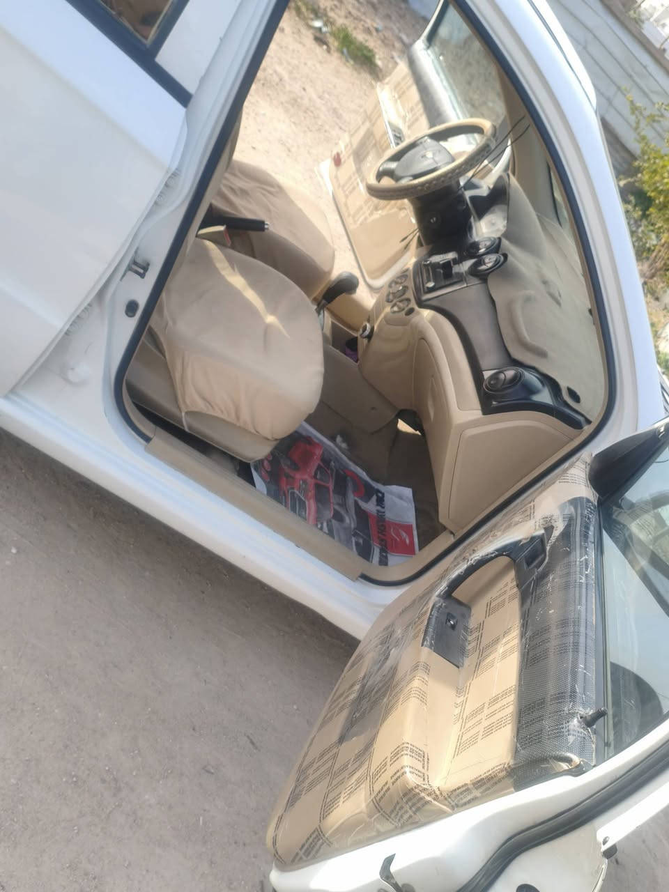 اسلام عليكم سيارة للبيع افيو موديل 2010 بسمي هزة قبل سبوع بية صبغ  حزام محرك خير  من الله كير اوتوماتيك حدادية خير من الله سعر 68وبية مجال عنواني النجف  
***********
