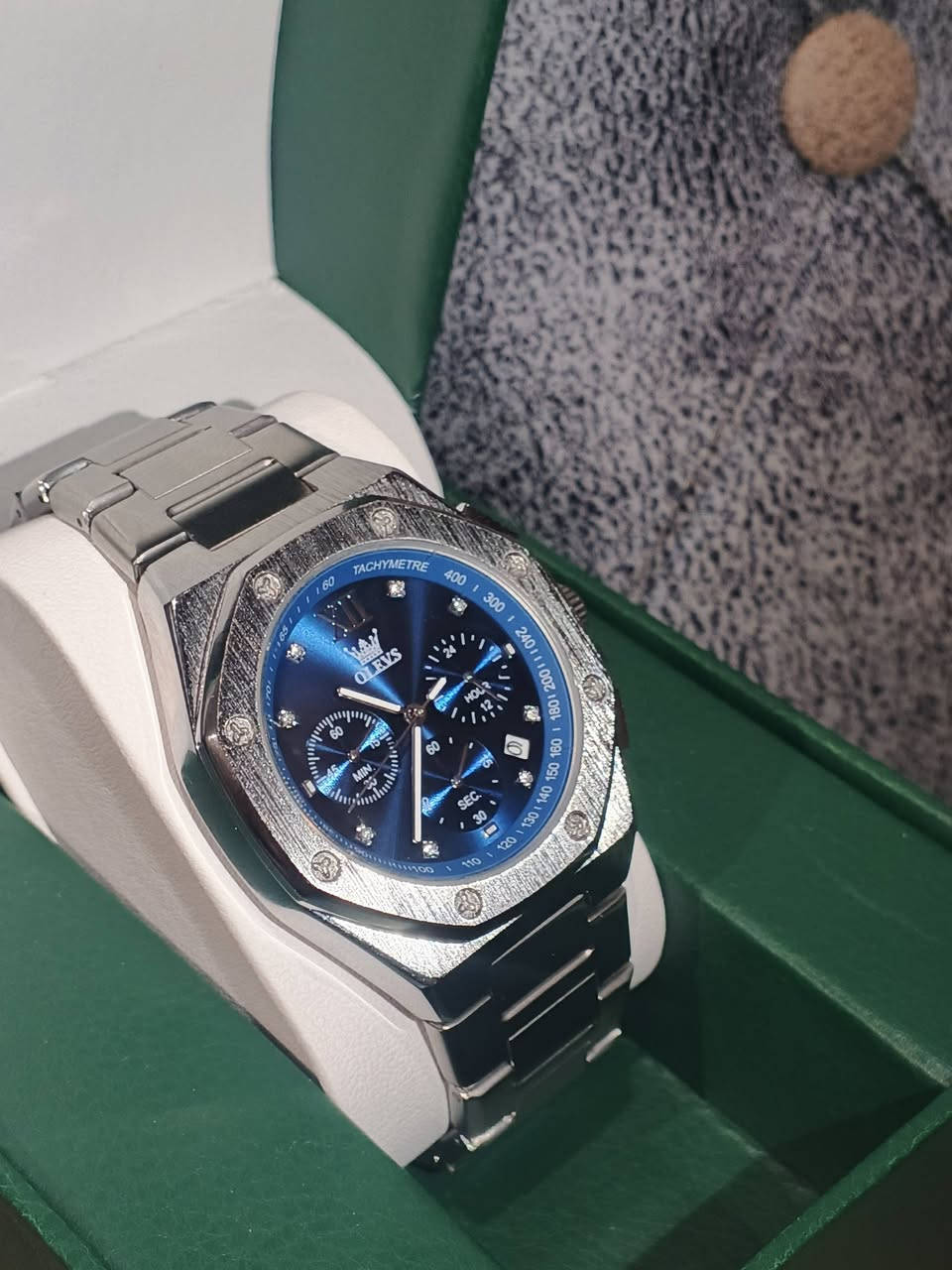 السلام عليكم 
ساعه للبيع 
من ماركة OLEVS
سوبر ماستر كوالتي عالي جداً 
الساع وزن ثقيل 
جميع السناتر شغاله مع منفذ شهر 
مع العلبه الأصليه 
زجاج ضد الخدش 
قفل فراشه 
السعر 75 قفل


**إذا كنت صاحب هذا الإعلان وتريد حذفه لأي سبب، رجاءا أرسل رسالة إلى الدعم الفني**