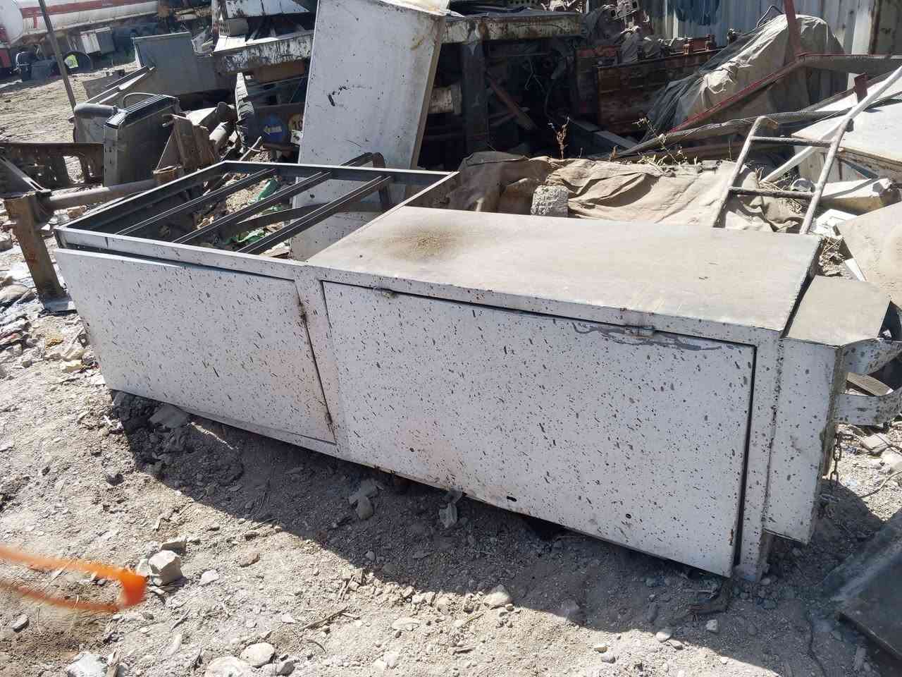 يوجد لدينا صناديك مل تك تاير ومزوج عرباين صهاريج مكاني جرف النداف حسين ***********
