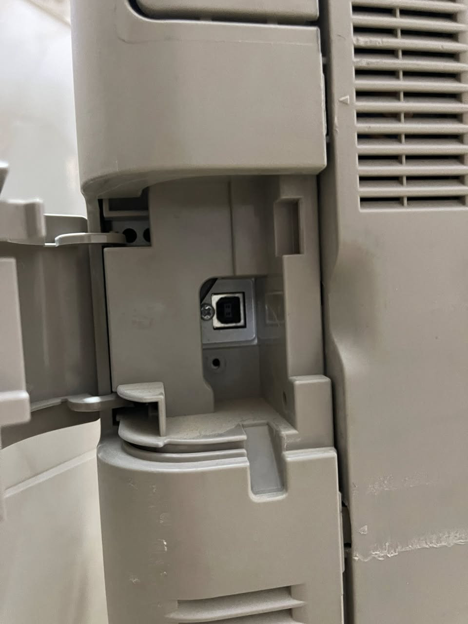 طابعة canon ir c5250
مواصفاتها معروفه وجودتها كلش راقية
متروكه فترة شهرين و كامت تخطط بالطباعة مجرد تنظيف وترجع طبيعي
ملاحظة احبارها متروسه بس تنظفها و تشتغل بيها
السعر ٥٢٥ الف وبيها مجال
المكان بابل القاسم 
اي استفسار اني جاهز ***********
