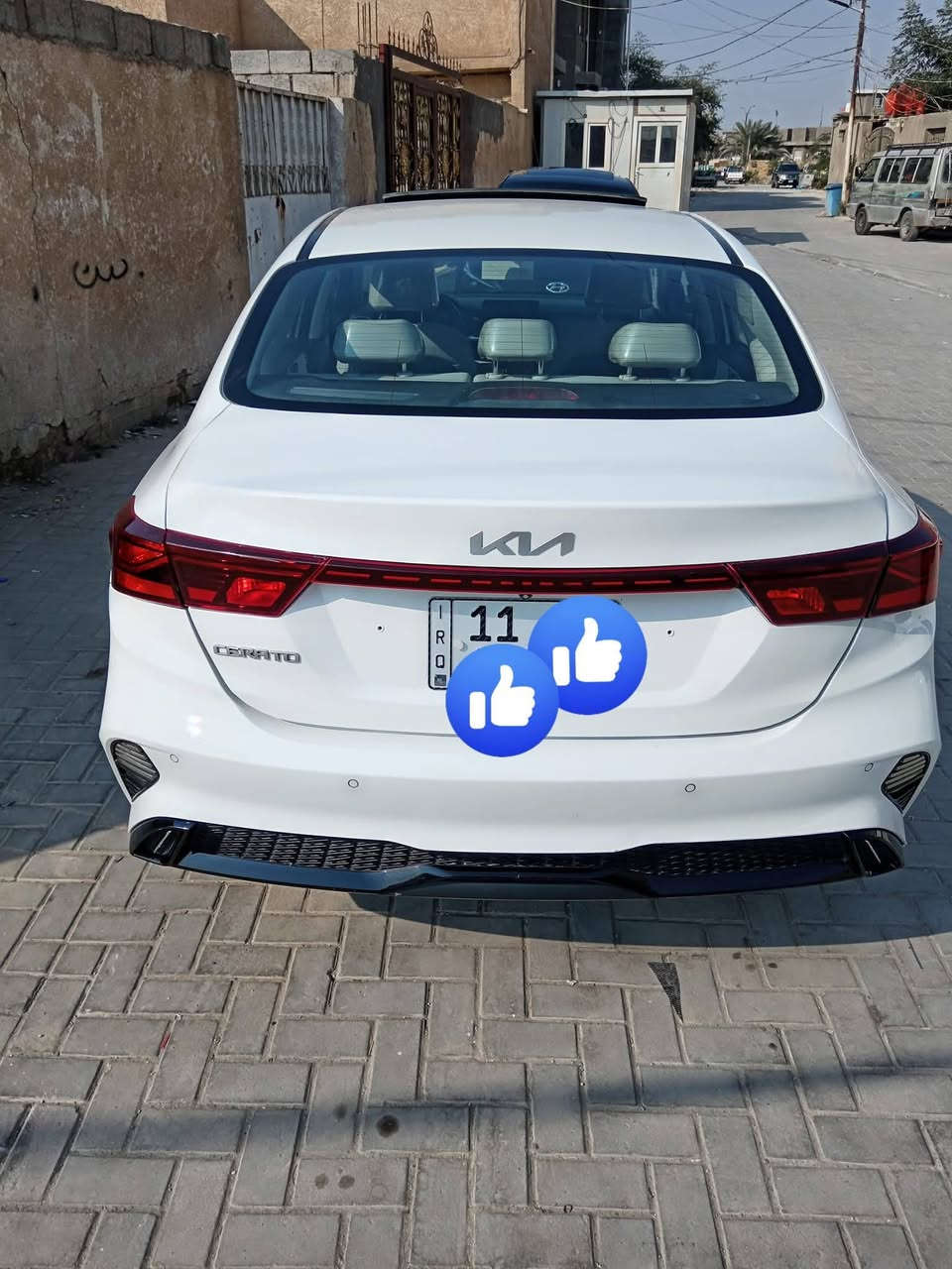 السلام عليكم
كيا سيراتو موديل 2023
السيارة جديده رقم بغداد انكليزي بأسمي مداور ثاني يوم 
محرك 2000  دوش  السياره عليه تغليف حمايه للكشر ppf
مواصفات فول عده البصمه 
1- فتحة سلايت 
2- اشاير بل مري 
3- ويل كب اصلي 
4- تبريد قطعتين 
5- شادلهة شاشة اصلية ابل كاربلي السعر 172 وبيهه مجال 
6- وشادلهة منضومة زنون اصلية 
7- بيهة سويجات عدد 2 مال الشركة
8- حساس خلفي 
9- لدات امامية + بروجكترات امامية 
داخل السيارة لونين اسود و بيجي 
السبير و العدة مالتهة بعدهن بحالة الوكالة مانازلات 
الشراي يتصل ***********
