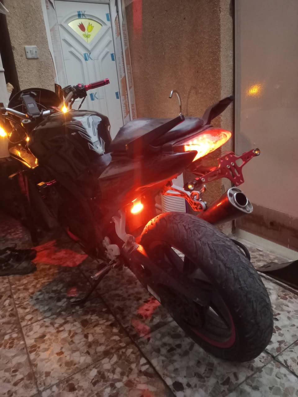 سلام عليكم
دراجتي: هايسونج جيتي، نوزل 6 كير  
المواصفات:  
- زنجيل  
- تايرات  
- فلتر وزيت مولي  
- بلكات انجي كي  
- سليدرات  
- صالنصه بروكس  
- مري لد  
- أجنحة  
- لد أحمر أمامي وخلفي  

العنوان: بغداد  
للاستفسار: راسلني رسالة خاصة


**إذا كنت صاحب هذا الإعلان وتريد حذفه لأي سبب، رجاءا أرسل رسالة إلى الدعم الفني**