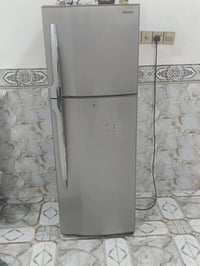 ثلاجه • شغالة