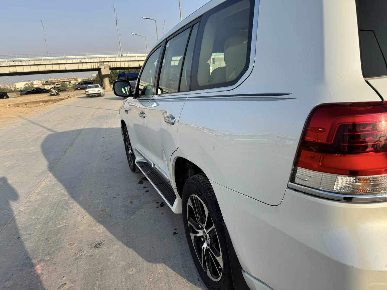 يالله
لاندكروز 2017
فطيم 

V8
 حجم المحرك   4600

السونار مرفق

رقم بغداد باسمي 
مكاني ذي قار 
السعر 440
رقمي ***********
