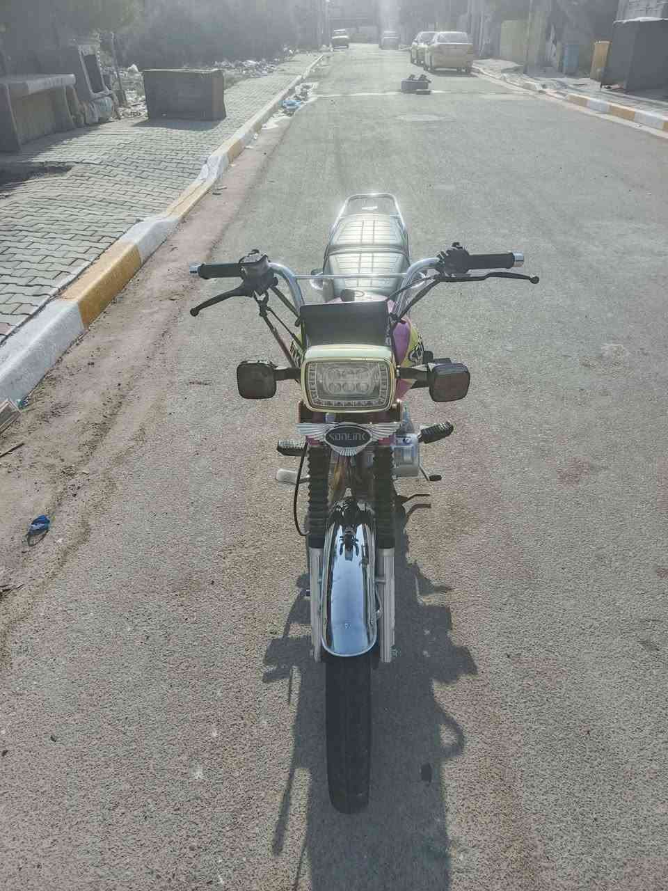 السلام عليكم دراجة ايراني سولنك 5 كير محرك 200 
دراجه كامله مابيهه اي نقص ب675 وبيهه مجال حك جيه مكاني بغداد الحسينيه الراشدية *********** واتساب فقط
