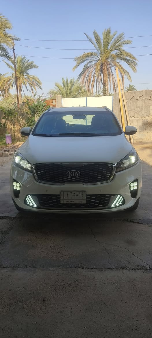 سلام عليكم 
للبيع كيا سورنتو
موديل ٢٠٢٠ خليجي 
ضررها بنيد والجاملغات الاماميه بيهن بارد شويه
السعر ٢٣٨ 
***********
