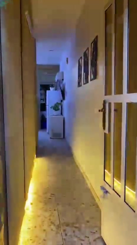 للبيع دار مساحه ١٠٠ متر طابو زراعي سند ٢٥ منطقة البلديات حي التراث الزراعي الدار طابق واحد بناء حديث واجهه خمسه ونزال عشرين متر السعر ١٣٣ مليون خدمات كامله شارع عريض تبليط خلف مطعم الهلالي مطعم خلدون سابقا للإستفسار ***********مكتب المستقبل للعقار
