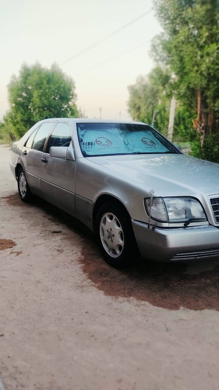 سلام عليكم مارسدس للبيع مكفوله كفاله عامه مصبوقه صبق عام لجماليه فقط  حداديه جديده تبريد شغال مكينه بلاديه 70 وبيه مجال مكانها بنجف ***********
