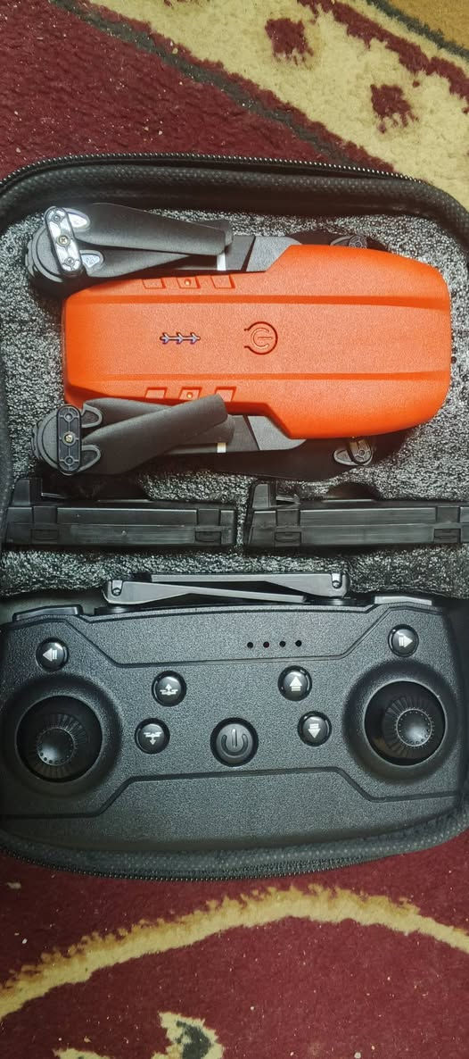 درون جديدا ما مستعملا بيها 20 ريشا و بطاريا وحدا و 7 حمايا سعر 20 ***********
