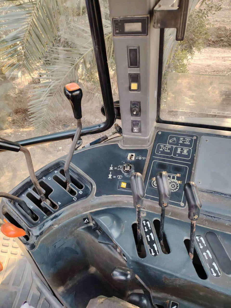 سلام عليكم مكينه للبيع نيو هولندا مكينه خير من الله للاتصال ***********
