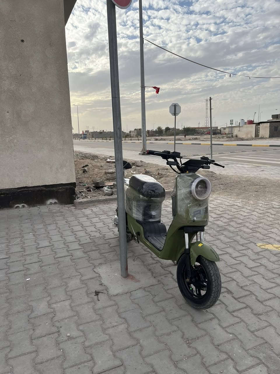 السلام عليكم شباب دراجه شحن للبيع r9 كفاله عامه مانقصها برغي غراضها كامله موديل 2025 سرعه 109 بطاريات كبار 22امبير دراجه جديده بلعافيه ع الياخذها السعر 425 مجالها قليل مكاني تقاطع الكزيزه رقمي واتساب فقط ***********
