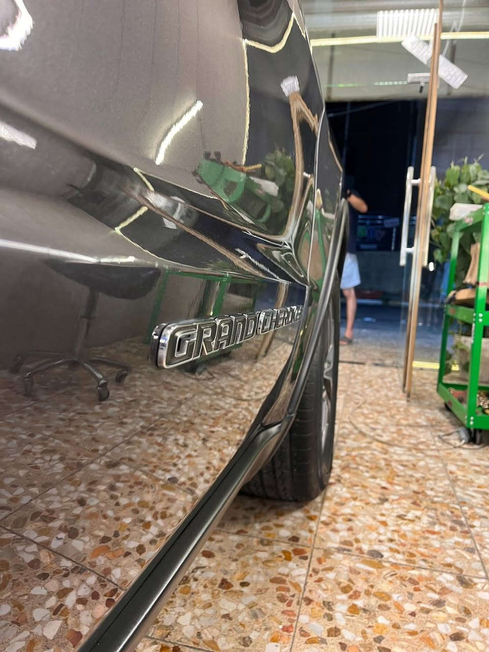 السلام عليكم
2018 لمتد 

مواصفات 

بنوراما 
جنطة كهرباء 
حساس خلفي 
توقف ذاتي
كشنات جلد 
تدفئة وتبريد كشنات 
مري قلاب 

حادث جاملغ امامي بدون ايرباك 

رقم بغداد بأسمي 

السعر المطلوب 250

للاستفسار ***********

مكان السيارة السيدية
