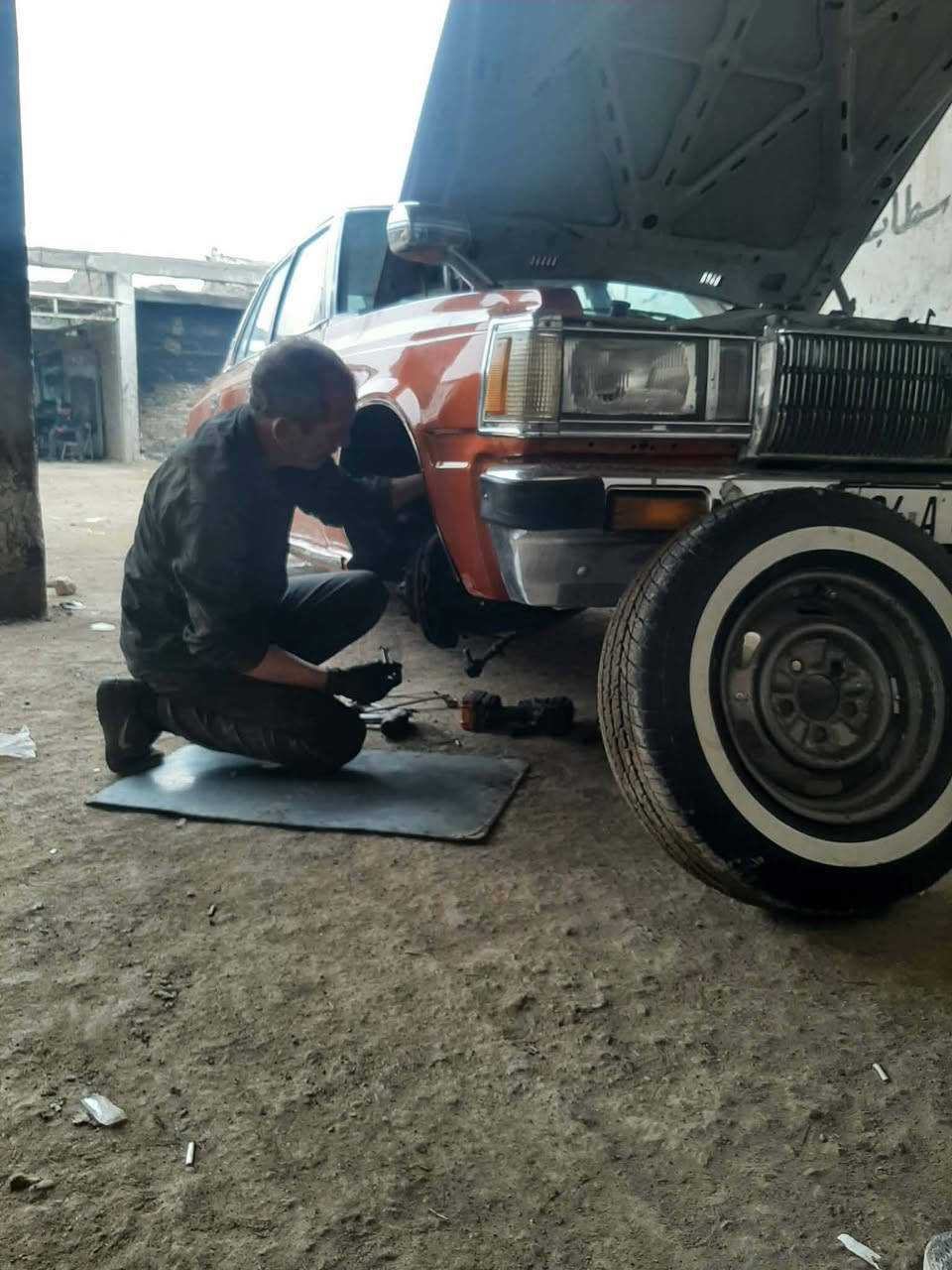 هاذ الولد راعي سياره انور ابن الحجي السلام عليكم كراون ديلوكس موديل 82 سعره ب55وبيه مجال بصيط الشراي فقط سياره جاهزه مكينه وكير وتماتيك  بل كارتون بلادي كير ونجي البارحه شاده مال كصه اكسن جديد شاصي كفاله تخم تاير ابو الخط صاله سبوع باتري جديد كهربيات من الطول الطول ستتر لوك مسجل شاشه سستم سماعت لايت زنون عالي ناصي سياره جاهزه عل اخير حبايه رقم دهوك نكليزي سنويه ال 2028 وراعيه بغداد مداور ثاني سياره تعبانين عليه مو شلون ما جان شرط ترايك الدهوك بيه مكان السياره العماره الشراي يخابر ويدلل وهاذه رقمي *********** *********** رجان المو شراي لا يتعبني كلشي موجود بل سوك حته ب8 وراق
