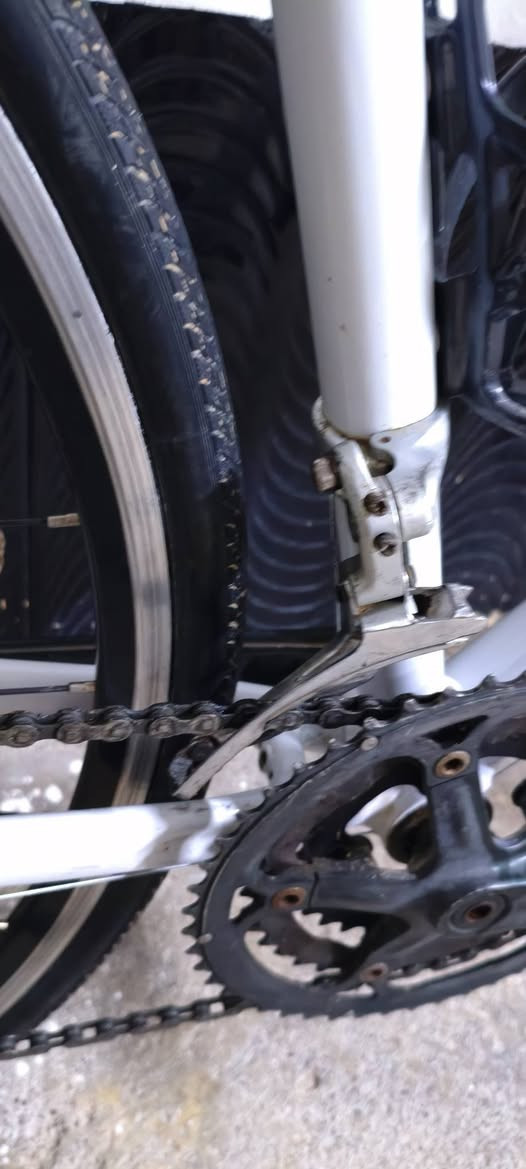 دراجة هوائية نوع (Schwinn) الالماني 

حجم 27 الفريم 53
تيارات جديد تقريباً 
سستم شيمانو 105 
كلشي شغال شرط 
العنوان موصل 
يوجد توصيل كافة المحافضات 
السعر 220 الف مع التوصيل 
بيع مستعجل 
واتس اب ***********
