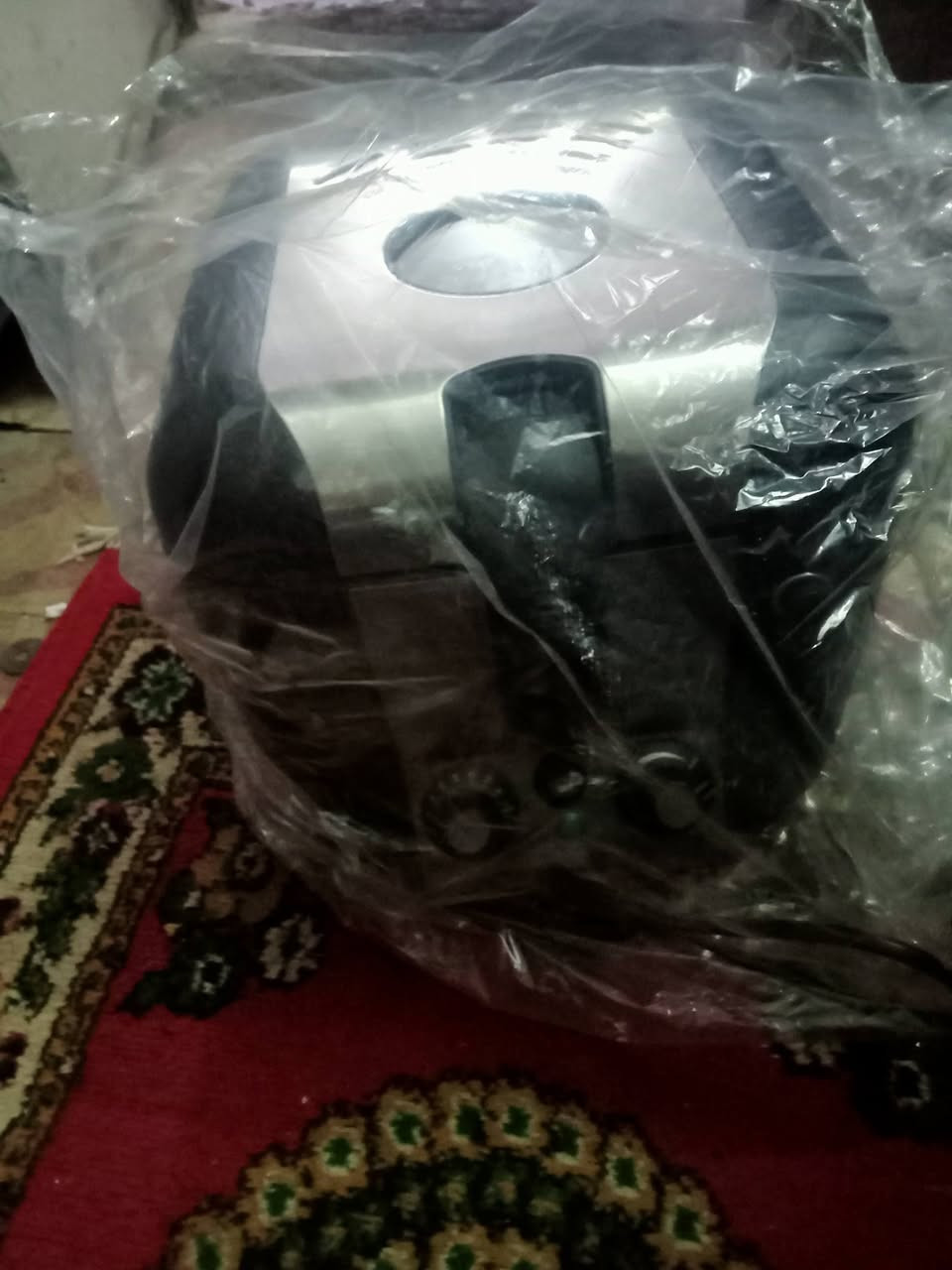 سلام عليكم قلايه زيت جديد مامستخدمه ابد بجيس نوع تيفيون سعر 100 وبيهة مجال بسيط  عنوان بغداد الحبيبيه ***********
