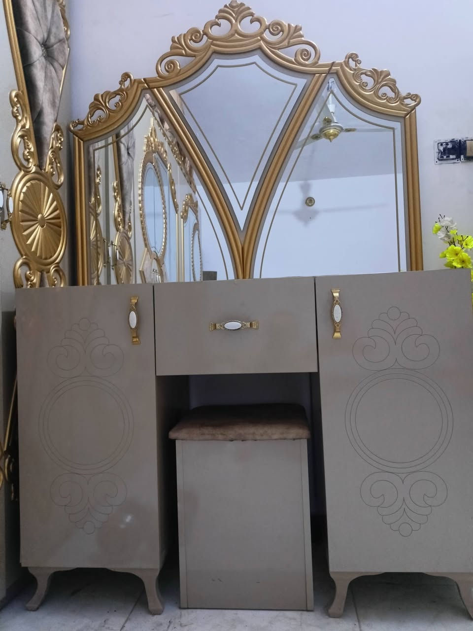 غرفة للبيع السعر 500 مكاني بغداد المراسلة واتس ***********
