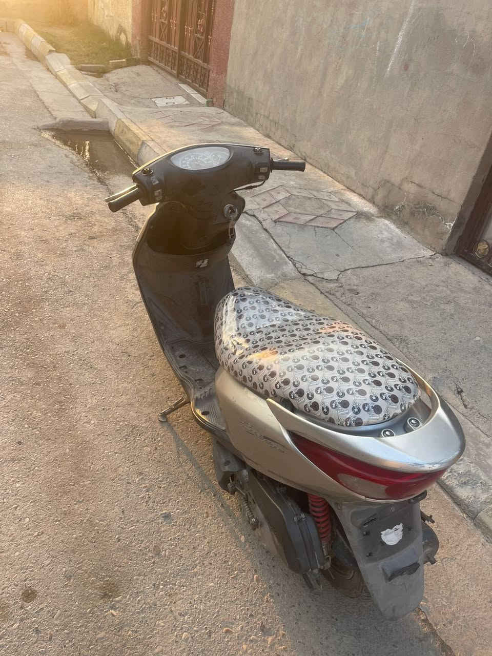 سلام عليكم دراجة البيع نوع بريز بعدهي ع وضع شركة  دراجةً خير  من اللة   جيب وياك فيتر وتعال   افحصها    رقم :*********** متواجد وتساب ايضن
