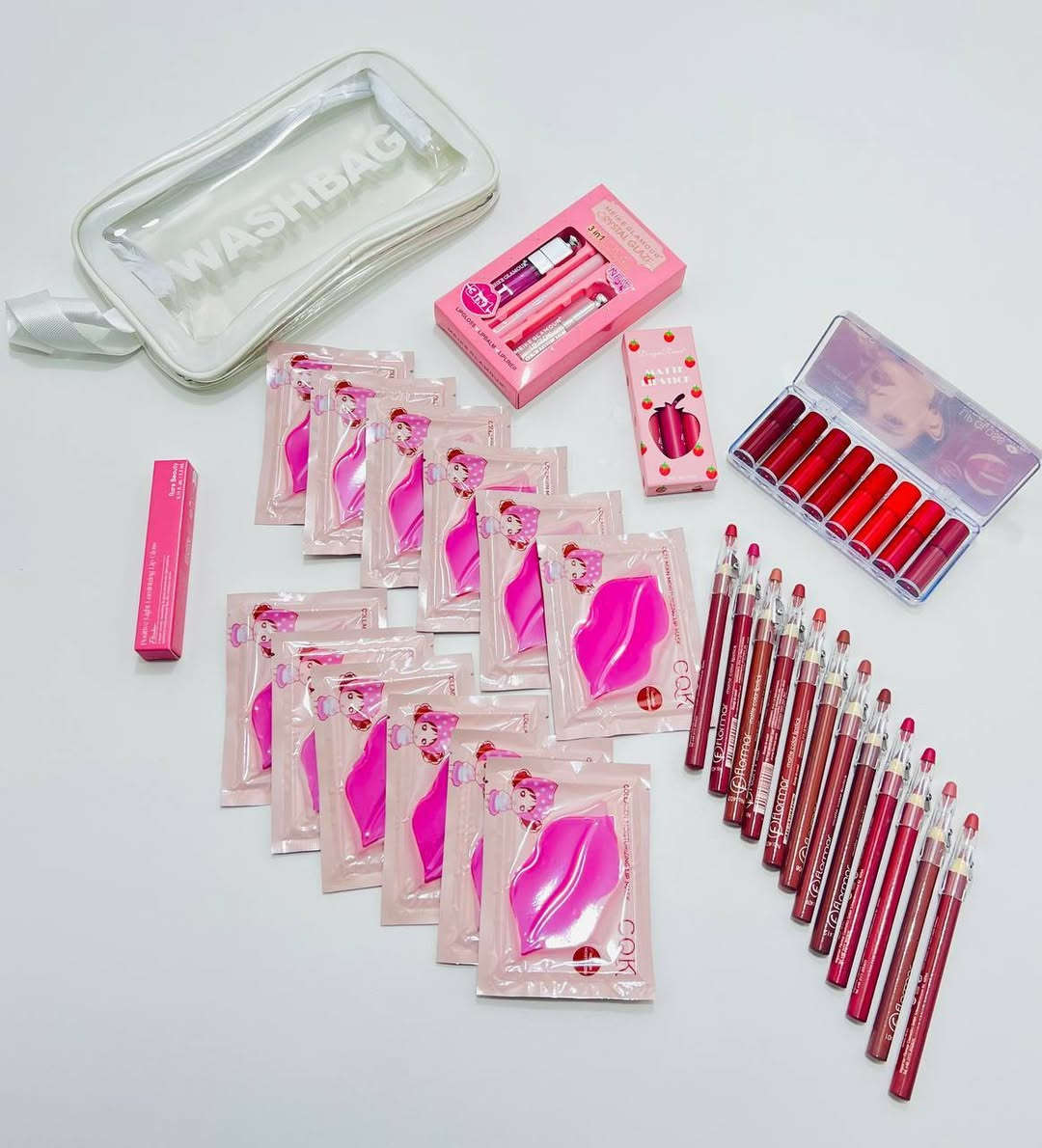 جنطـة ميك أب للشفة 👄🫶
● سيت حمر مات من كولدن روز العلبة 
تحتوي على ١٢ لون ثابتة وتموت ✨
● ١٢ قناع للشفايف يرطبها ويخلية وردية وصحية 💞
● كلوس رير بيوتي بلون وررردي 
● سيت ثلاثي يحتوي على لب لاينر و كلوس معطر شفة و حمرة ستك ترطب الشفايف 
● سيت حمر يحتوى على ٣ قطع مات والوانهم ترابية ولطيفة. 
● اقلام تحديد من فلورمار تجنن ١٢ لون
● جنطة تجيج مع الطلب تحفظ كل مكياجح وتاخذيها وياج وين مترحين


**إذا كنت صاحب هذا الإعلان وتريد حذفه لأي سبب، رجاءا أرسل رسالة إلى الدعم الفني**